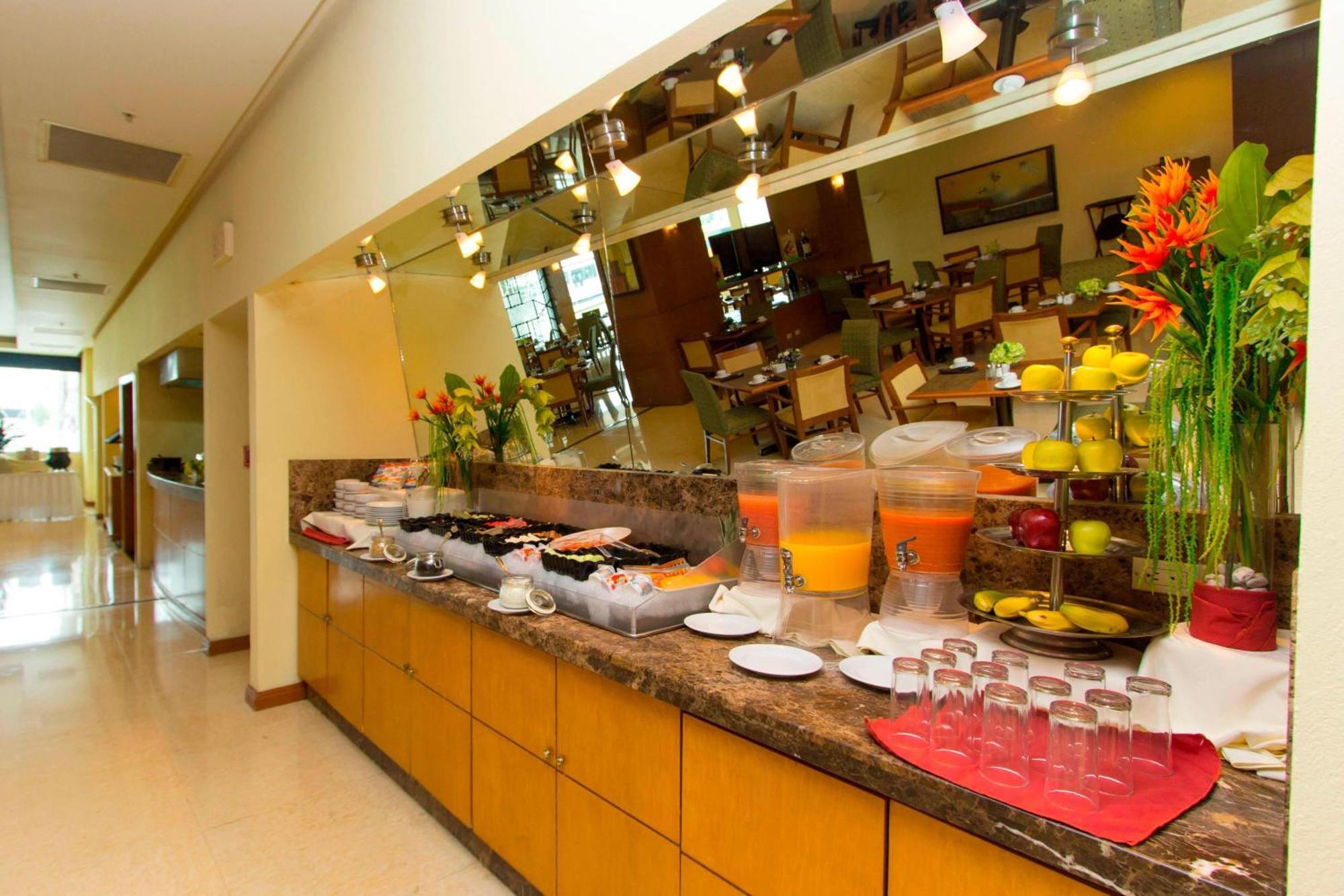 คอร์ตยาร์ด มอนเทอเรย์ ซาน เคโรนีโม/บาเย Hotel มอนแตร์เรย์ ภายนอก รูปภาพ