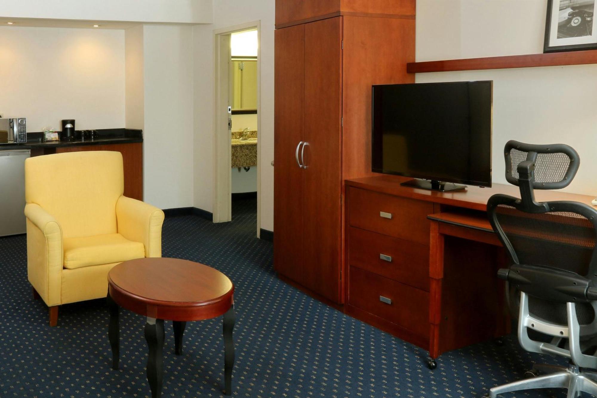 คอร์ตยาร์ด มอนเทอเรย์ ซาน เคโรนีโม/บาเย Hotel มอนแตร์เรย์ ภายนอก รูปภาพ
