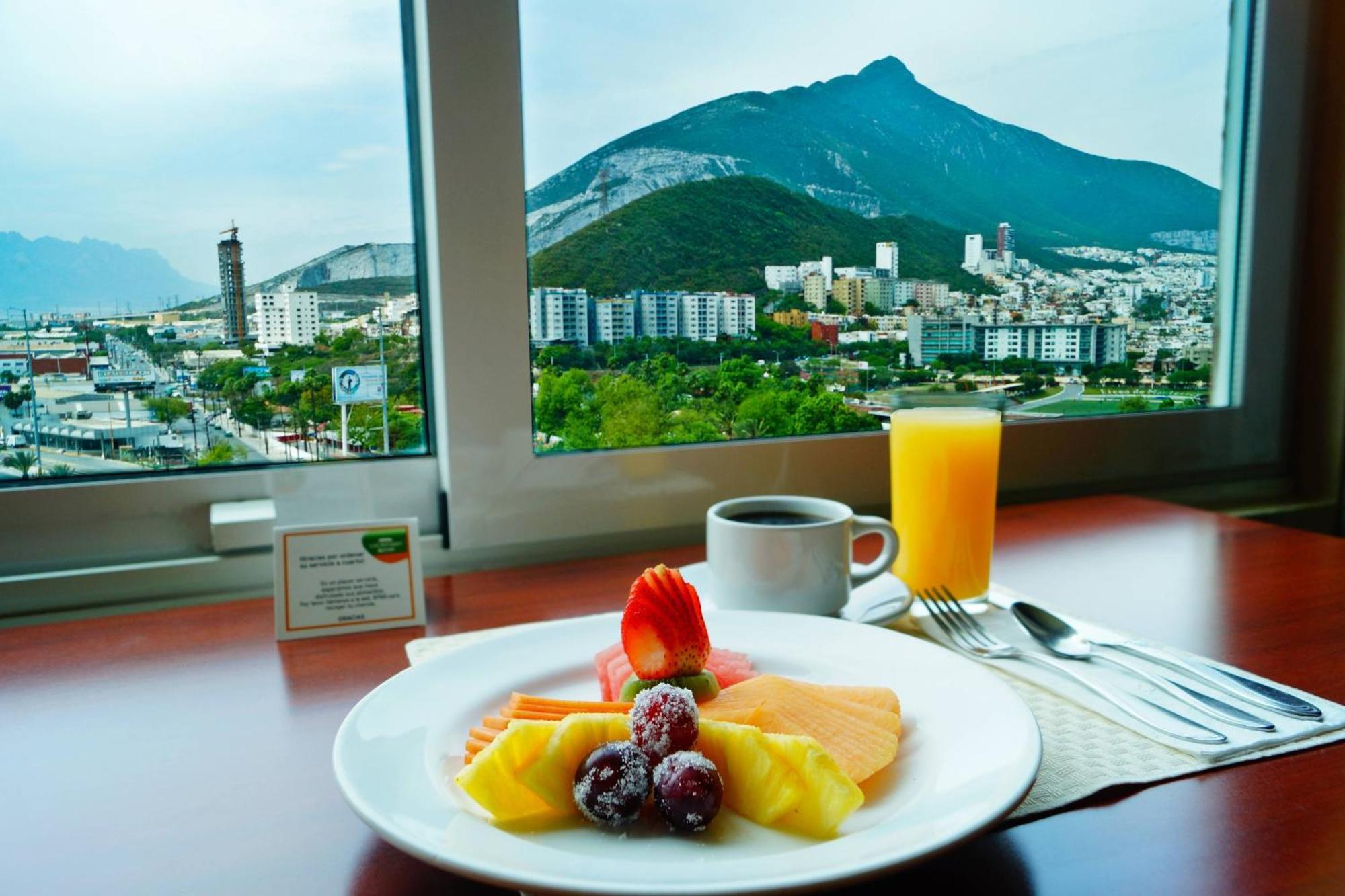 คอร์ตยาร์ด มอนเทอเรย์ ซาน เคโรนีโม/บาเย Hotel มอนแตร์เรย์ ภายนอก รูปภาพ