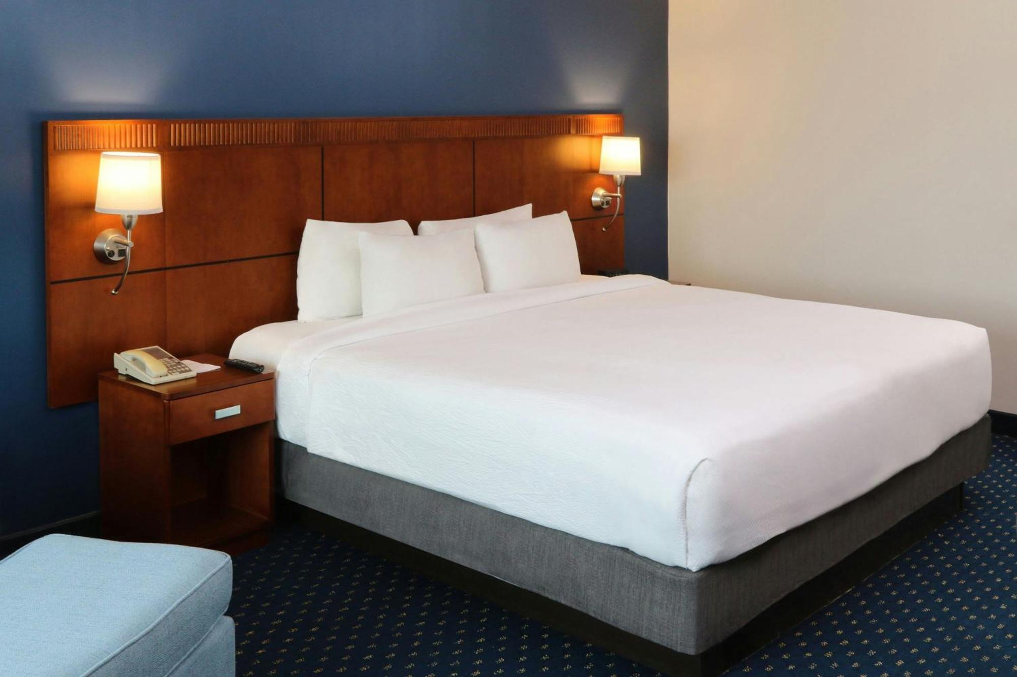 คอร์ตยาร์ด มอนเทอเรย์ ซาน เคโรนีโม/บาเย Hotel มอนแตร์เรย์ ภายนอก รูปภาพ
