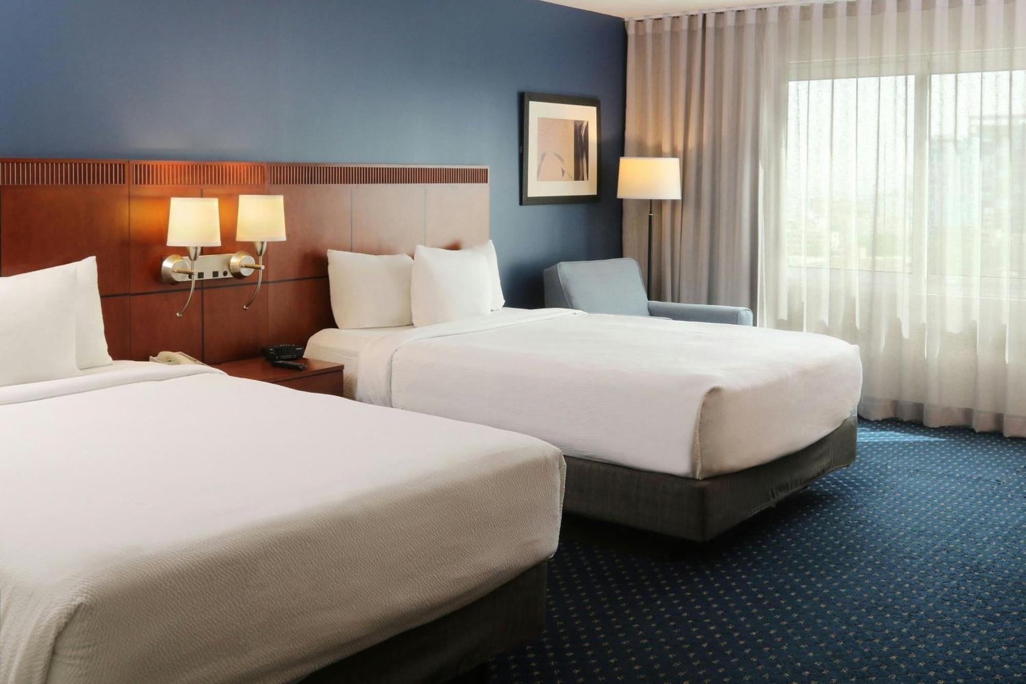 คอร์ตยาร์ด มอนเทอเรย์ ซาน เคโรนีโม/บาเย Hotel มอนแตร์เรย์ ภายนอก รูปภาพ