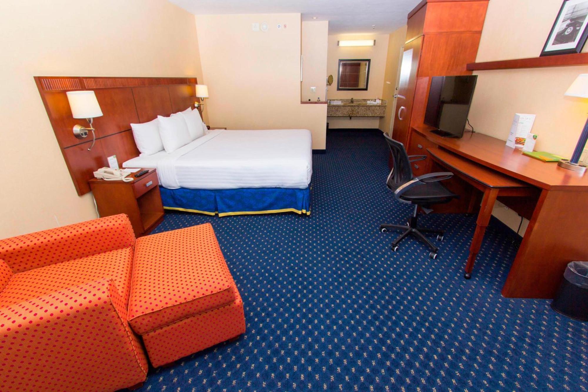 คอร์ตยาร์ด มอนเทอเรย์ ซาน เคโรนีโม/บาเย Hotel มอนแตร์เรย์ ภายนอก รูปภาพ