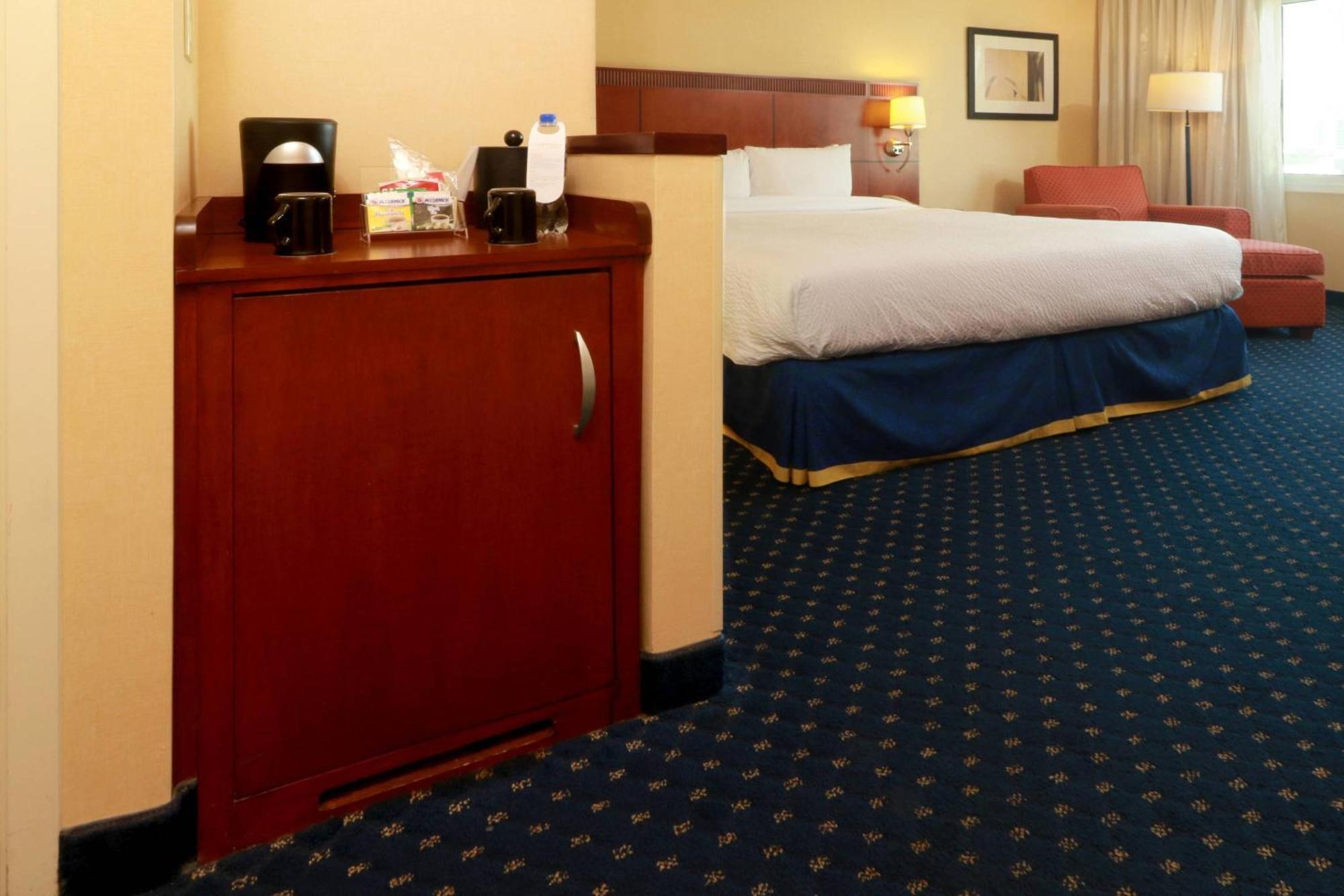 คอร์ตยาร์ด มอนเทอเรย์ ซาน เคโรนีโม/บาเย Hotel มอนแตร์เรย์ ภายนอก รูปภาพ