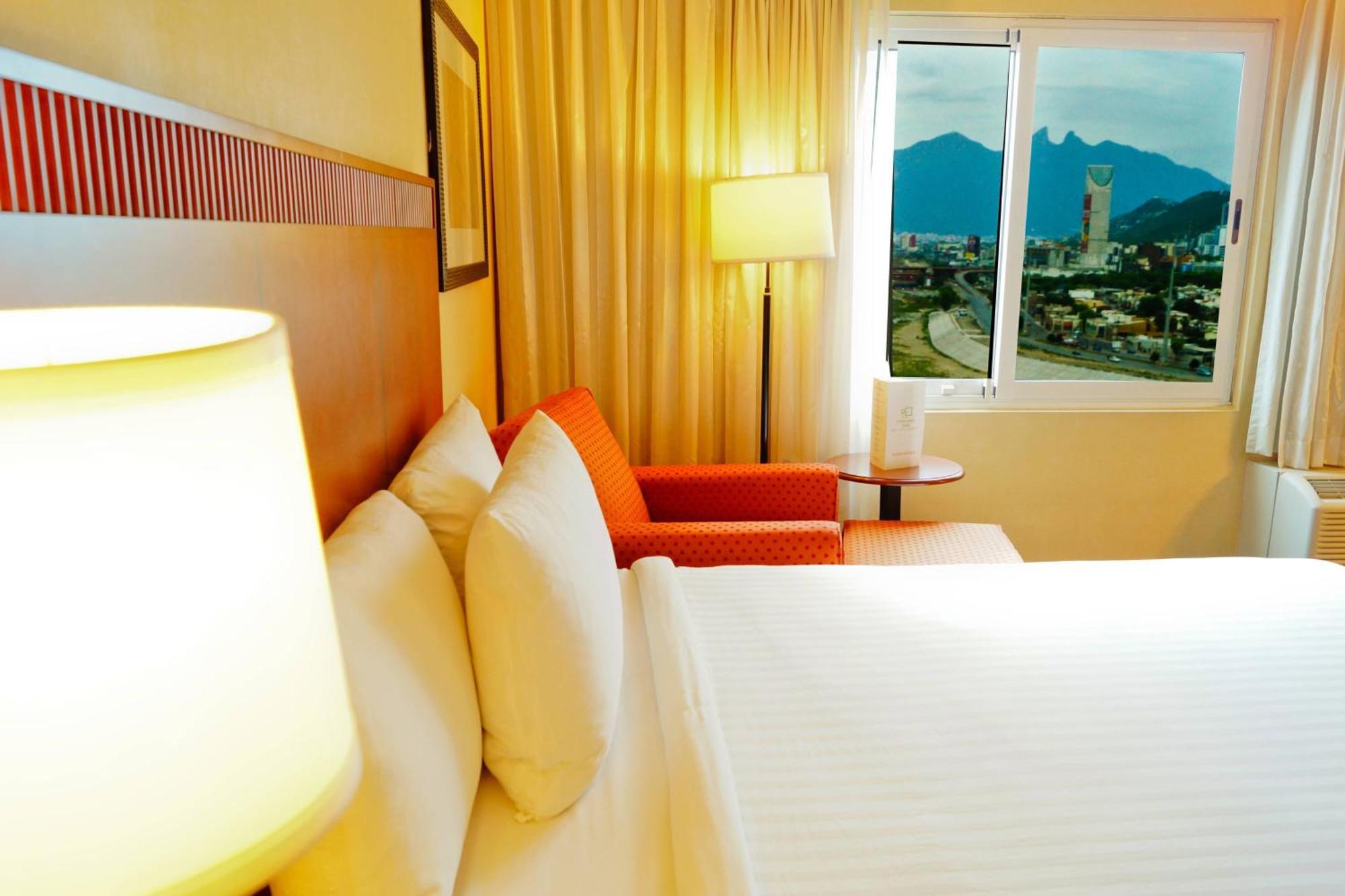 คอร์ตยาร์ด มอนเทอเรย์ ซาน เคโรนีโม/บาเย Hotel มอนแตร์เรย์ ภายนอก รูปภาพ