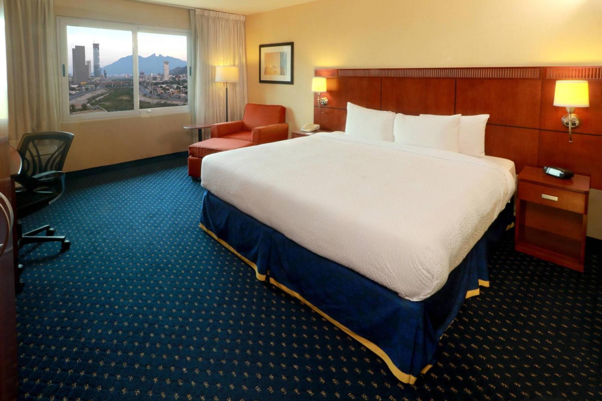 คอร์ตยาร์ด มอนเทอเรย์ ซาน เคโรนีโม/บาเย Hotel มอนแตร์เรย์ ภายนอก รูปภาพ