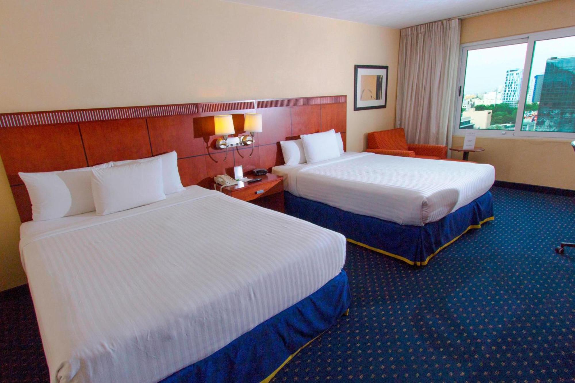 คอร์ตยาร์ด มอนเทอเรย์ ซาน เคโรนีโม/บาเย Hotel มอนแตร์เรย์ ภายนอก รูปภาพ